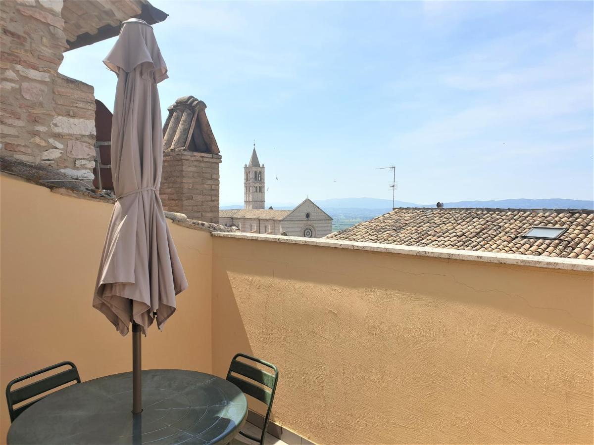 Palazzo Calocci Appartamenti In Asís Exterior foto