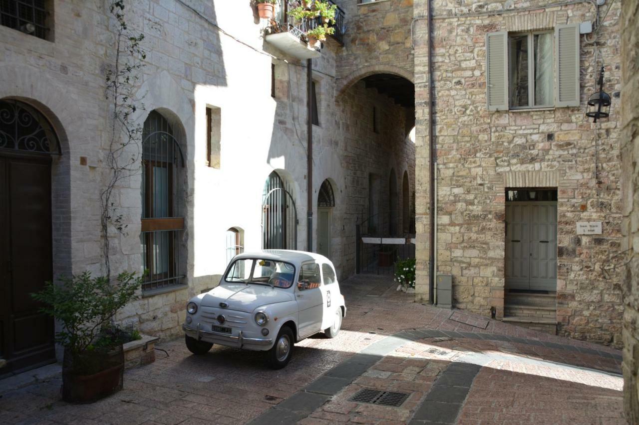 Palazzo Calocci Appartamenti In Asís Exterior foto