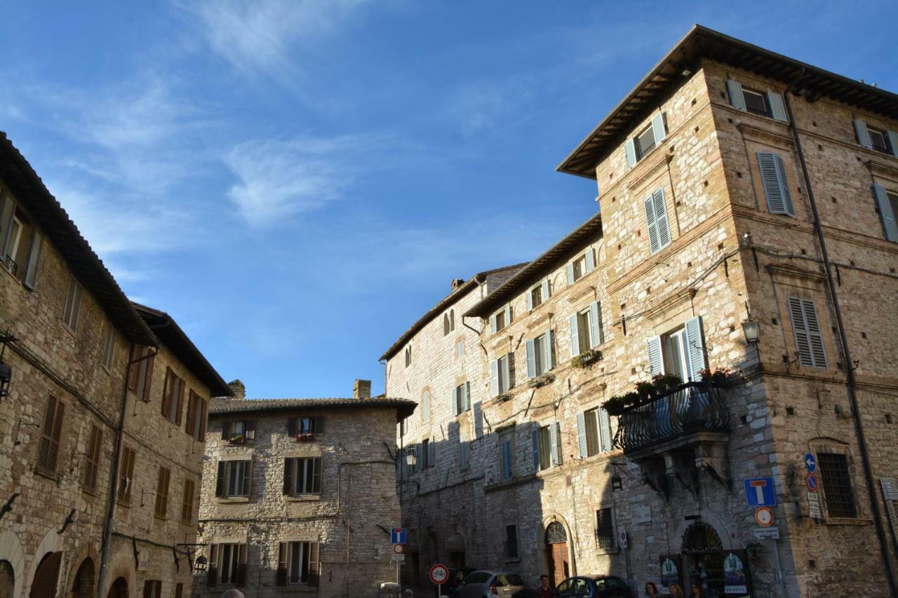 Palazzo Calocci Appartamenti In Asís Exterior foto